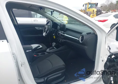 2024 Kia Forte Lxs z USA, uszkodzony, nr VIN 3KPF24AD5RE760880